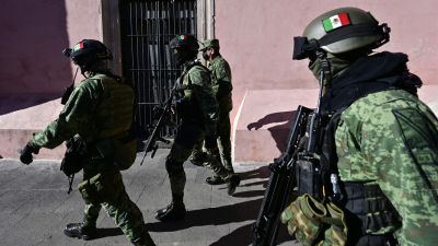 Soldados mexicanos patrullan las calles de Jerez, en el estado de Zacatecas, el 14 de marzo de 2022