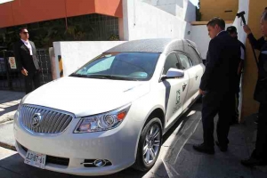 El cuerpo de Pedro Aguayo Ramírez El hijo del Perro Aguayo, a su arribo a las Capillas del Carmen.