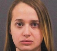 Estadounidense detenida tras filmarse teniendo relaciones sexuales con su perro