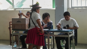 Resultados a boca a urna en Perú: Keiko Fujimori lidera y habría segunda vuelta