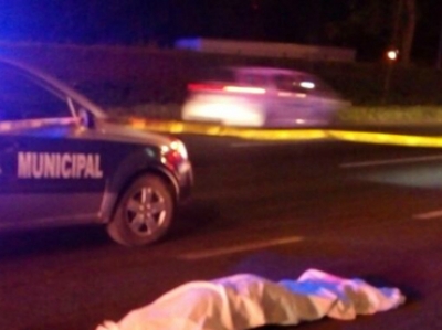 El cuerpo de Javier Herrera se hallaba tirado a unos tres metros de una camioneta Ford Lobo 2016 negra.