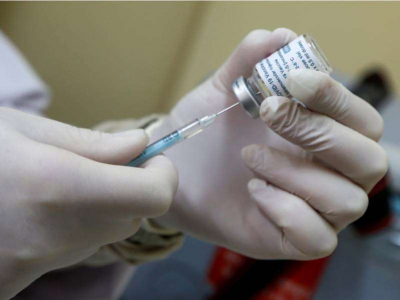 Reporta Reino Unido 7 muertes por coágulos tras vacuna AstraZeneca