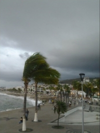 Cierran Puerto Vallarta por huracán &#039;Carlos&#039;