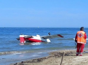 Italia: Exhibición aérea termina en tragedia al estrellarse dos aviones (VIDEO)