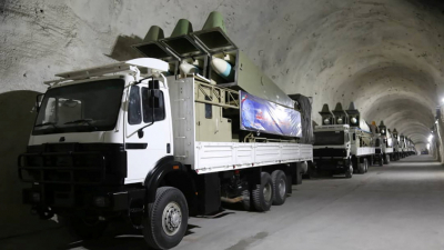 Los Cuerpos de la Guardia Revolucionaria de Irán presentan una nueva base subterránea de misiles en la costa del golfo Pérsico.