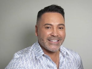 De la Hoya ve con oportunidad a Jaime Munguía de poder vencer a Canelo Álvarez.