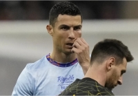 Cristiano Ronaldo y Lionel Messi en un partido amistoso entre el Al Nassr y el PSG en 2023.