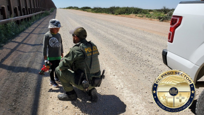 Niño de 4 años abandonado en la frontera entre EE.UU. y México