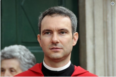 Tribunal del Vaticano condena a 5 años de cárcel a un sacerdote por posesión de pornografía infantil