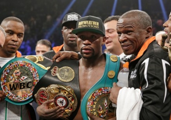 Mayweather derrota a Pacquiao.