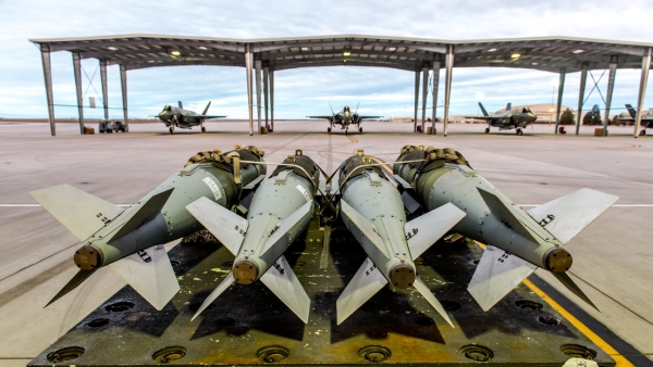 Cuatro bombas GBU-31 en la Base Aérea de Mountain Home, en el estado de Idaho, EE.UU.