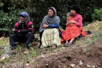 Telcel, propiedad del mexicano Carlos Slim Helú, el tercer hombre más rico del mundo, no es capaz de comunicar a las comunidades donde la pobreza campea.