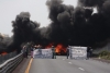 Pobladores de Palmarito mantienen bloqueada la autopista Puebla Veracruz.