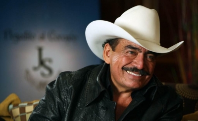 El cantante y compositor mexicano, Joan Sebastian, falleció este lunes a los 64 años de edad, víctima de complicaciones derivadas al cáncer de huesos que padecía desde hace varios años