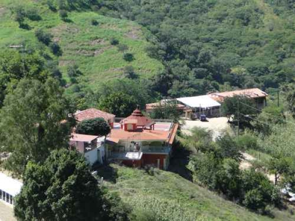 Aspecto de la casa de Consuelo Loera, madre de Joaquín El Chapo Guzmán, en La Tuna