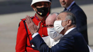 El primer ministro de Irak, Mustafa al-Kadhimi, recibe al papa Francisco