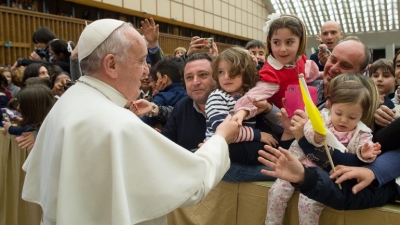 Papa Francisco: &quot;Unas palmadas en el traste de los chicos no vienen mal&quot;