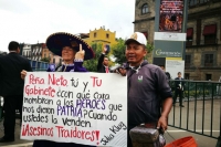 Activista Julia Klug en el Palacio Nacional.