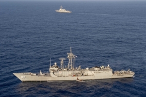 Dos fragatas estadounidenses avanzaron para interceptar a cuatro buques tanque de gas iraníes para Venezuela