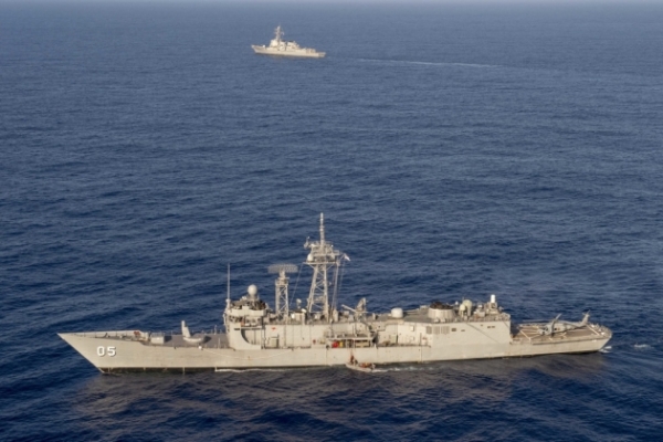 Dos fragatas estadounidenses avanzaron para interceptar a cuatro buques tanque de gas iraníes para Venezuela