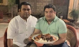 El doctor y alcalde de El Espinal, México, Hazael Matus Toledo, junto al científico mexicano, Héctor Alejandro Cabrera Fuentes