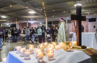 Testigos mencionaron que el sospechoso se había atrincherado dentro de su casa durante la noche.