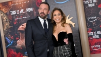 Jennifer López y Ben Affleck en el teatro Dolby de Los Ángeles, el 13 de febrero de 2024.