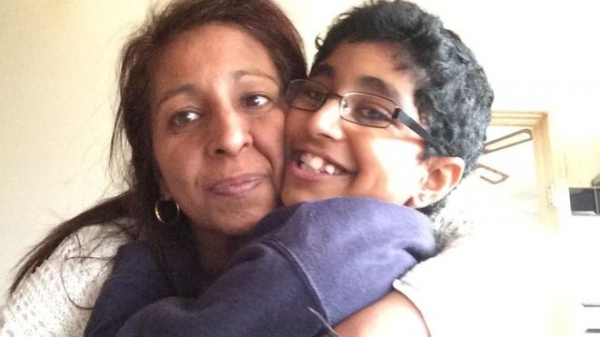La madre de Karanbir Cheema, Rina, espera que las escuelas y autoridades estén más conscientes de las alergias graves de los niños.