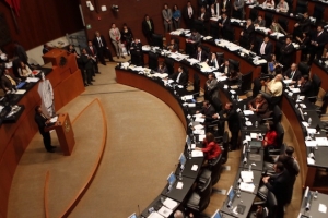 Gobernador admite haber reorientado recursos del Seguro Popular para pagos