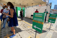 (Apretados. Ya sea por teléfono o por plataforma web, sólo se pudo agendar una prueba para hasta tres días después.