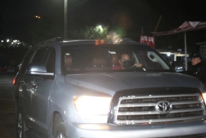 Vehículo donde supuestamente a las 19:39 horas de ayer, el ex director de Petróleos Mexicanos, Emilio Lozoya Austin, abandonó el Reclusorio Norte luego de que un juez de control de amparo le concedió llevar su proceso en libertad por el caso Odebrecht.