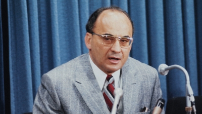 El presidente de México, Luis Echeverría, habla con la prensa en Ottawa, Canadá, el 2 de abril de 1973