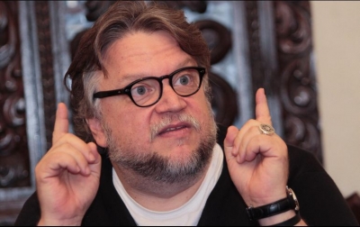 Del Toro sostiene que en la vida lo peor es que alguien te crea un santo o un diablo, &quot;porque los dos lugares más solitarios son el sótano y el pedestal&quot;.