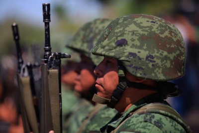 Soldados en la firma del convenio de colaboración para la construcción de una brigada de Policía Militar en el municipio de San Pedro de las Colonias, Coahuila.