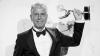 Anthony Bourdain con su premio Emmy por la mejor serie informativa o especial de 2015, por 'Partes Desconocidas'.