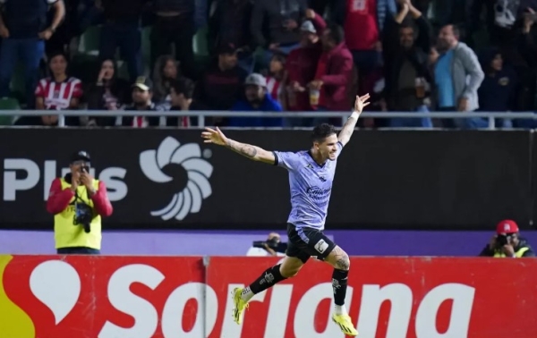 El paraguayo Luis Amarilla festeja el gol del empate que arrebató la victoria a las Chivas.