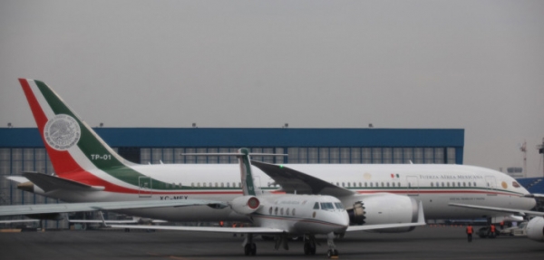 El nuevo avión presidencial antes de su despegue rumbo a Hermosillo.