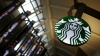 Una cafetería de Starbucks en el aeropuerto de Los Ángeles.