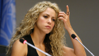 Shakira habla durante una conferencia en Nueva York, 22 de septiembre de 2015.