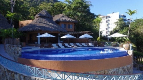 Puerto Vallarta: Denuncian bacanales con ruido excesivo, desnudos, venta de alcohol y hospedajes clandestinos en Sierra del Mar Los Arcos