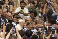 El papa Francisco preside la audiencia general semanal en el aula Pablo VI en la Ciudad del Vaticano.
