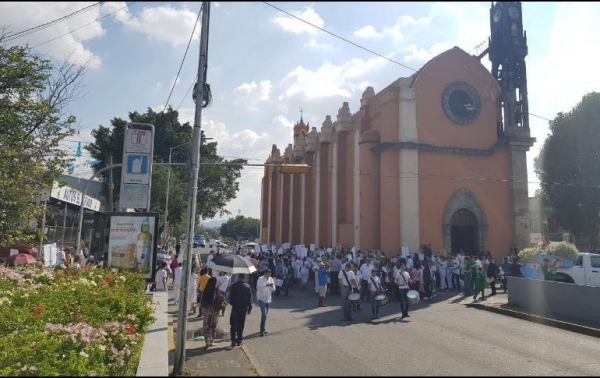 El contingente salió de El Refugio a las 16:45 horas entre rezos y alabanzas. 