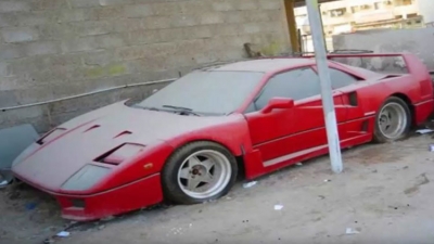 Pobre rico: la crisis llena las calles de Dubái de miles de autos lujosos abandonados