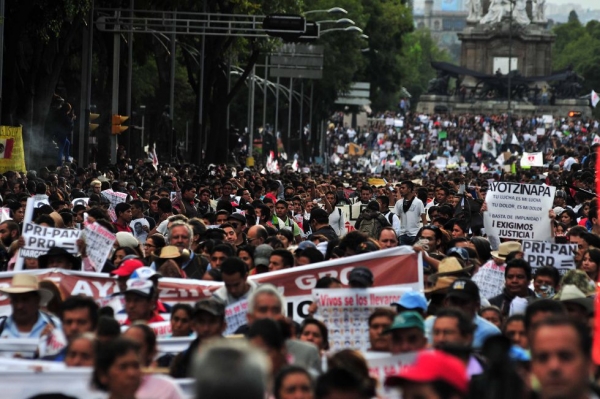 Una protesta masiva en México DF exige que se esclarezca el ‘caso Iguala’