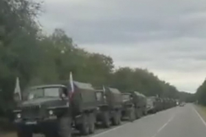 Ucrania: Un convoy de más de 80 coches y camiones con voluntarios chechenos avanza en dirección a Donbass