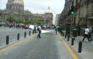 Manifestación de maestros desquicia el Centro tapatío