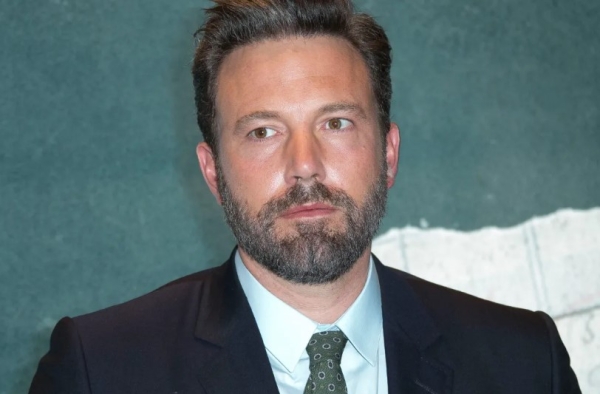 Dicen que Ben Affleck está pagando $100,000 dólares mensuales por la casa. 