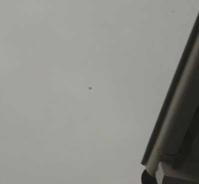 Drones sobrevuelan la embajada de México en Bolivia.