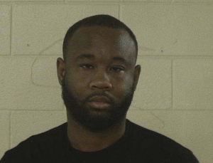 Lo que se sabe del tirador que desató el caos en una base militar de EE.UU.