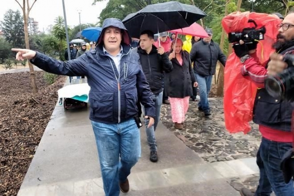 Enrique Alfaro, alcalde de Guadalajara en el parque natural Huentitán 